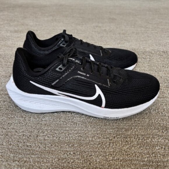 Nike Women's Pegasus 40 Sneakers in Perfect Condition - Picture 2 of 7